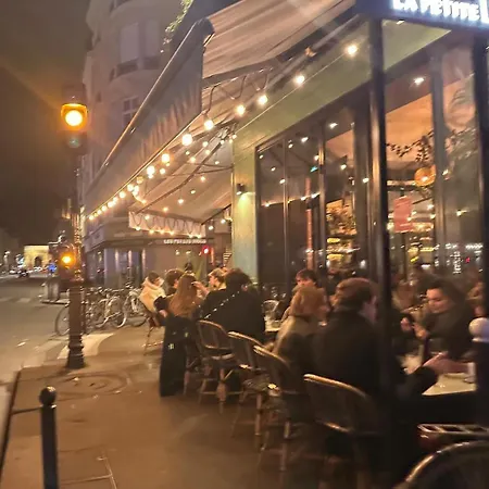 Superbe Porte Saint Martin 아파트