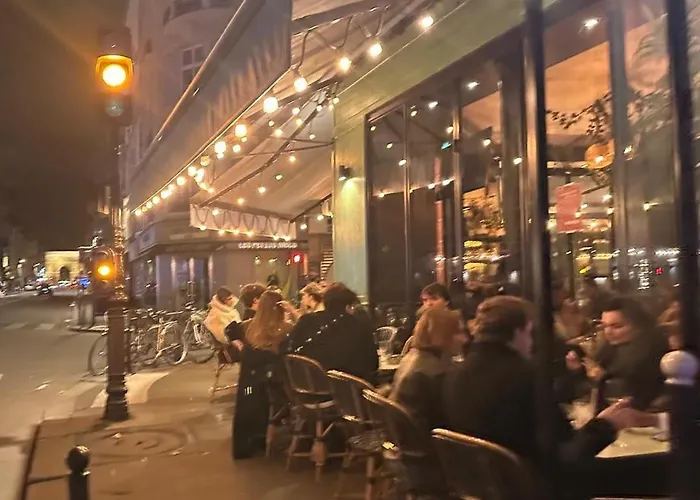 Superbe Porte Saint Martin 아파트